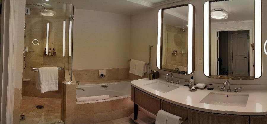The Ritz Carlton Dallas Las Colinas — Bathroom