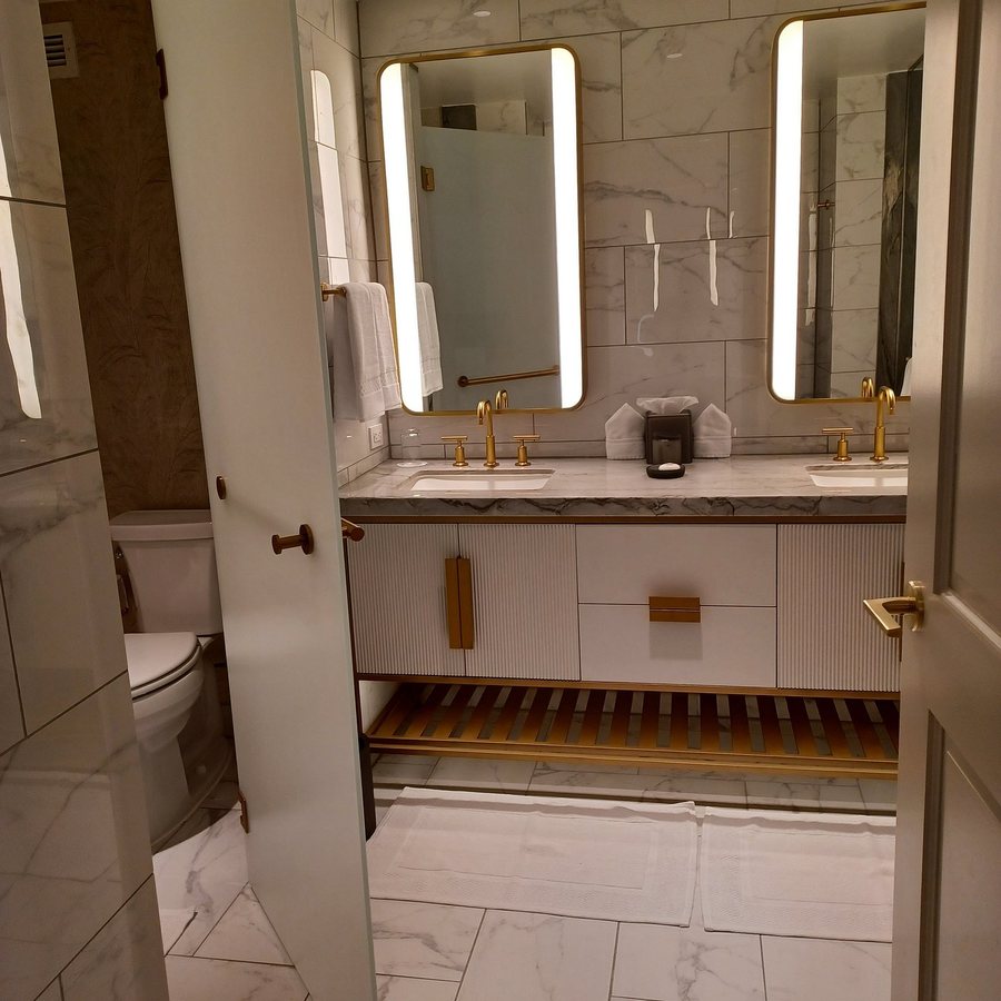 The Ritz Carlton Naples — Bathroom
