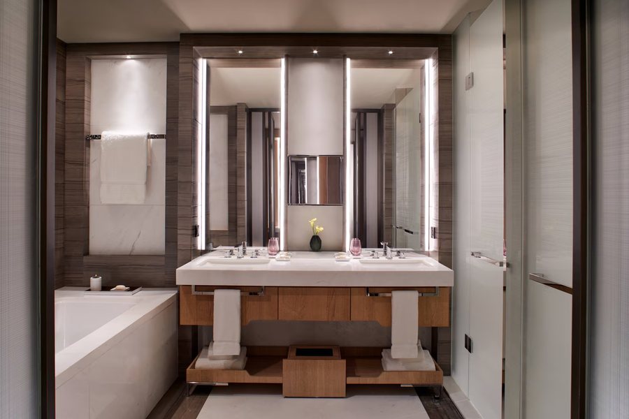 The Ritz Carlton Vienna — Bathroom