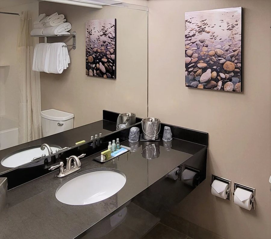 The Riverside Hotel BW Premier Collection Boise Idaho — Bathroom