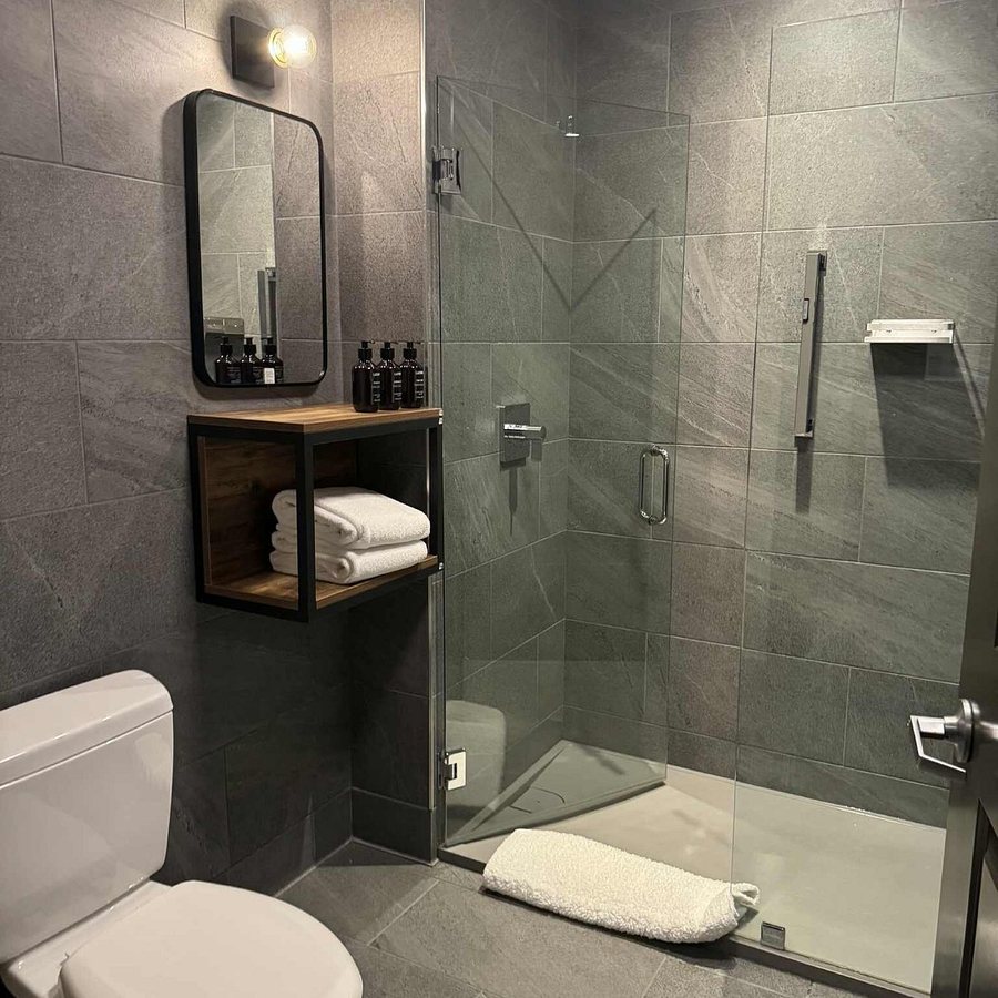 The Rockwell Inn — Bathroom