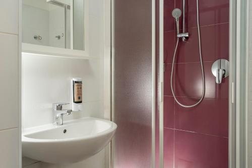 The RomeHello Rome Lazio — Bathroom