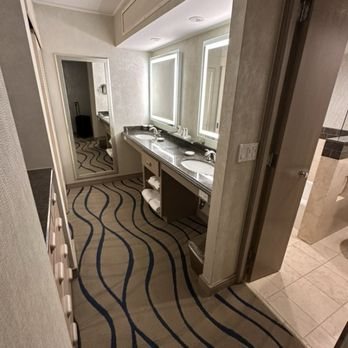 The Roosevelt Inn — Bathroom