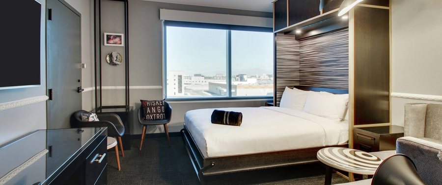 The Rose Hotel Chicago O Hare Tapestry Collection by Hilton — Guest room