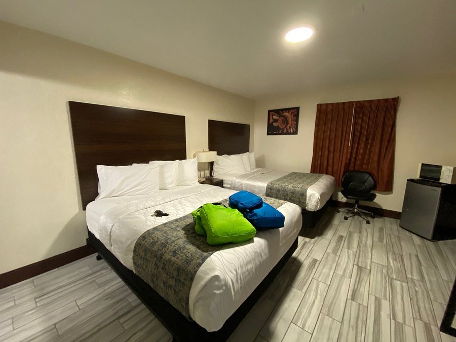 The Roswell Inn — Guest room