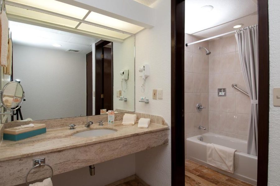 The Royal Cancun All Suites Resort — Bathroom