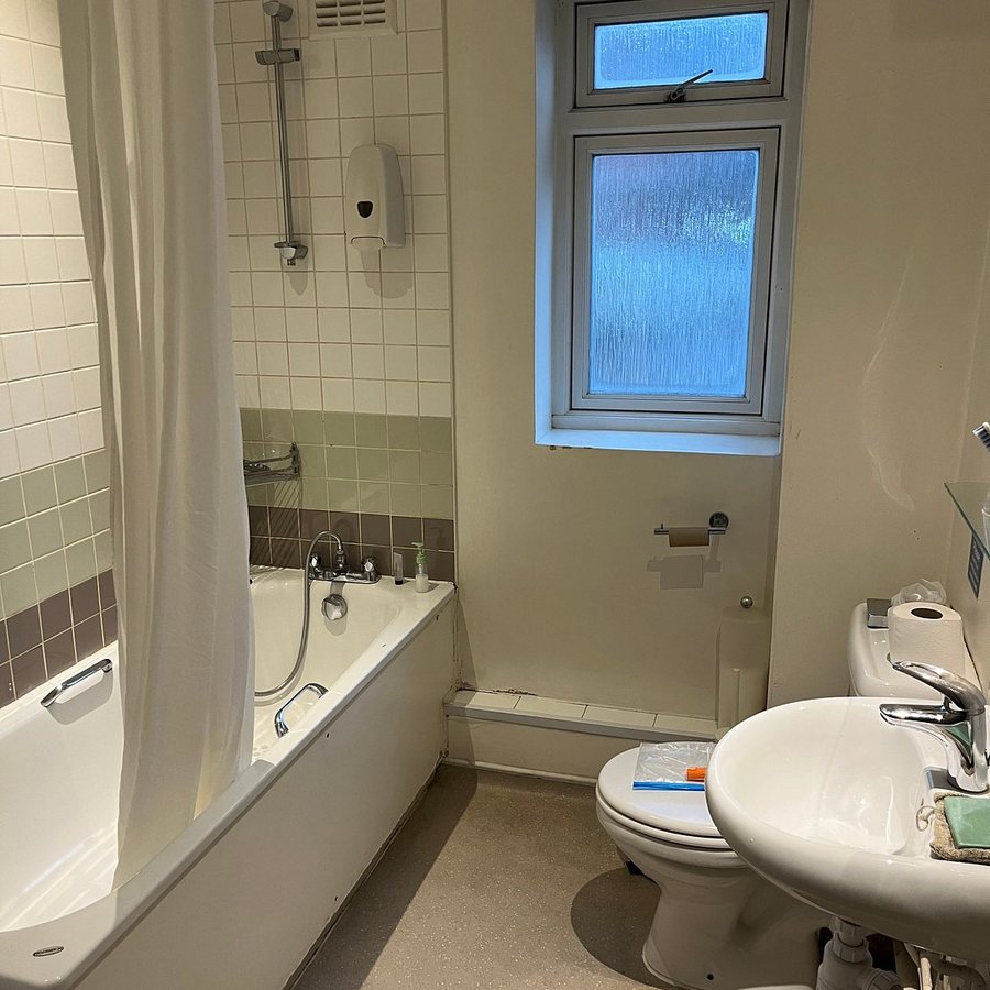 The Royal Foundation Of St Katharine — Bathroom