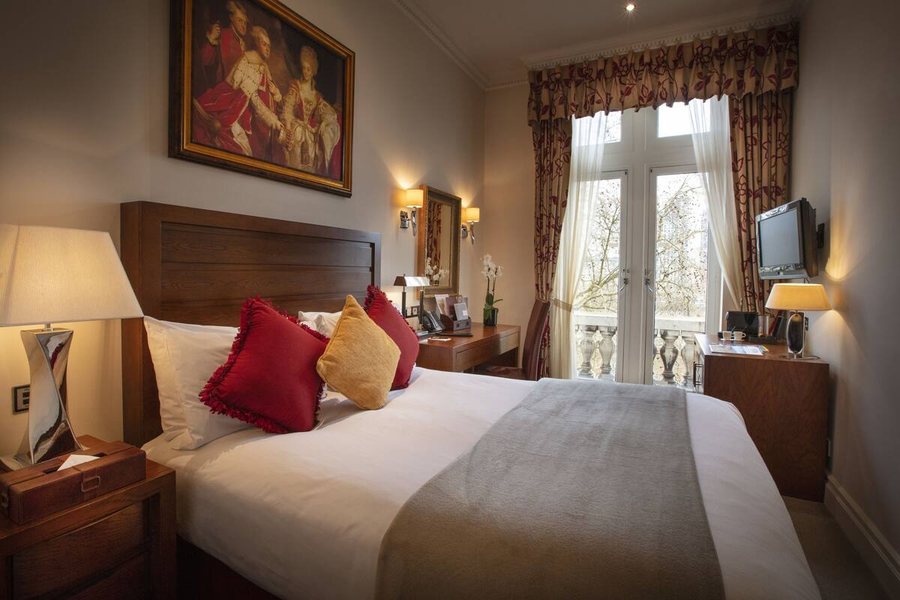 The Royal Horseguards — Guest room