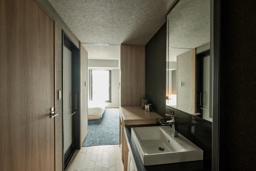 The Royal Park Canvas Ginza 8 — Bathroom