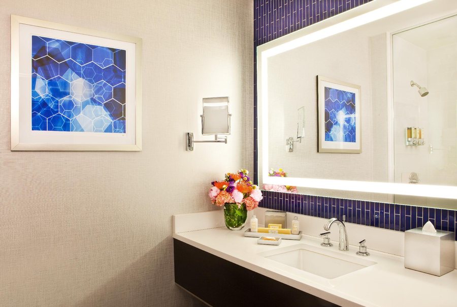 The Royal Sonesta Boston — Bathroom