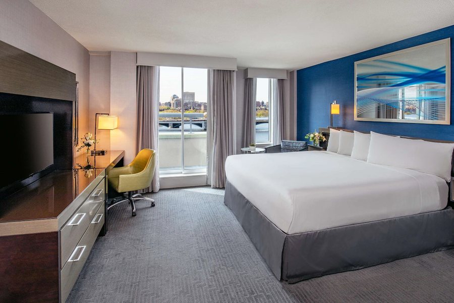 The Royal Sonesta Boston — Guest room