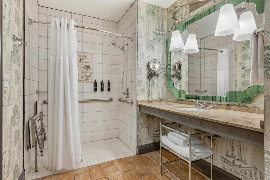 The Royal Sonesta Portland Downtown — Bathroom