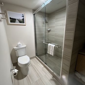 The Ryder Hotel — Bathroom