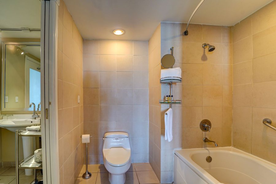 The Sagamore Hotel South Beach — Bathroom