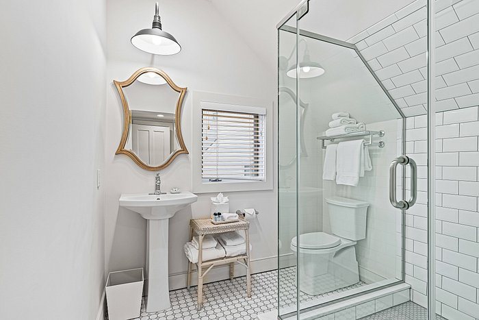 The Sagamore Resort — Bathroom