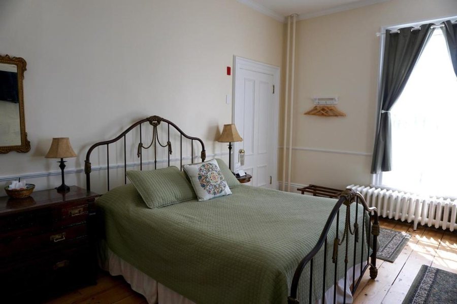 The Salem Inn — Guest room