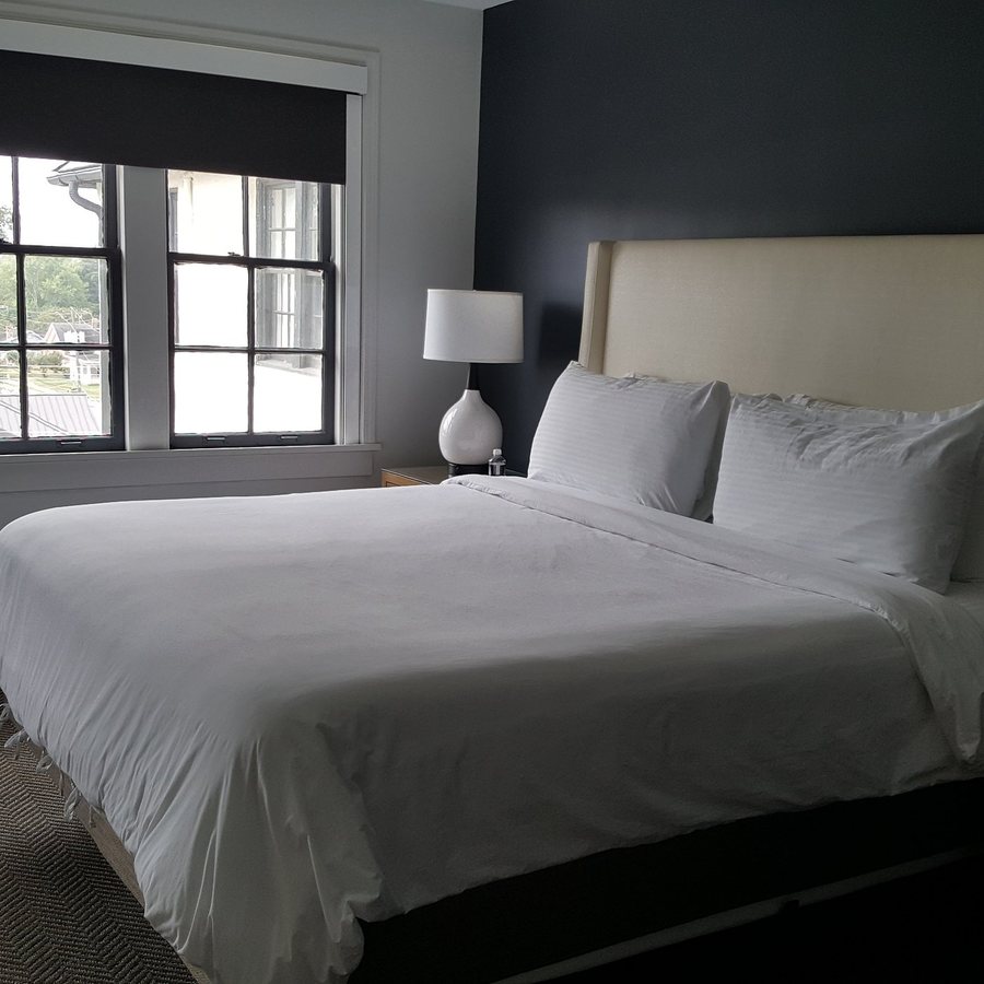 The Samuel Elbert Hotel and Conference Center — Guest room