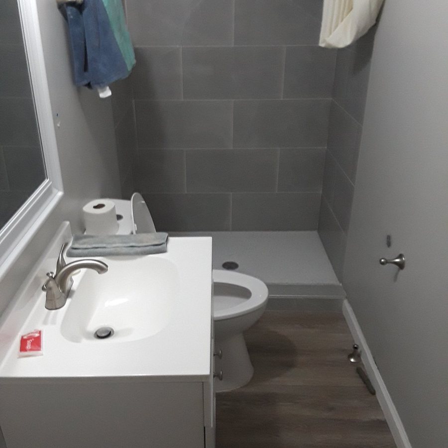 The Sand Dollar Motel — Bathroom