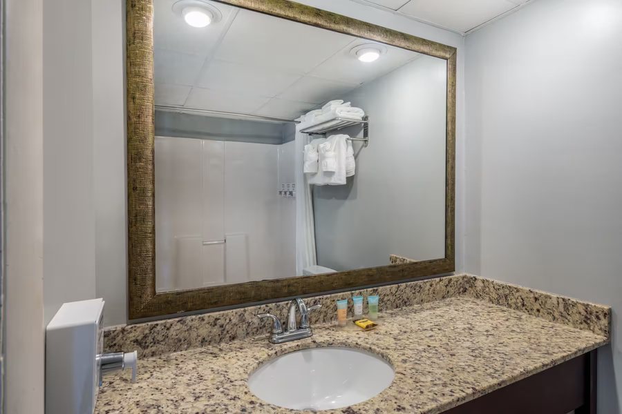 The Sandbar Hotel Trademark Collection by Wyndham — Bathroom