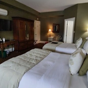 The Sayre Mansion — Guest room