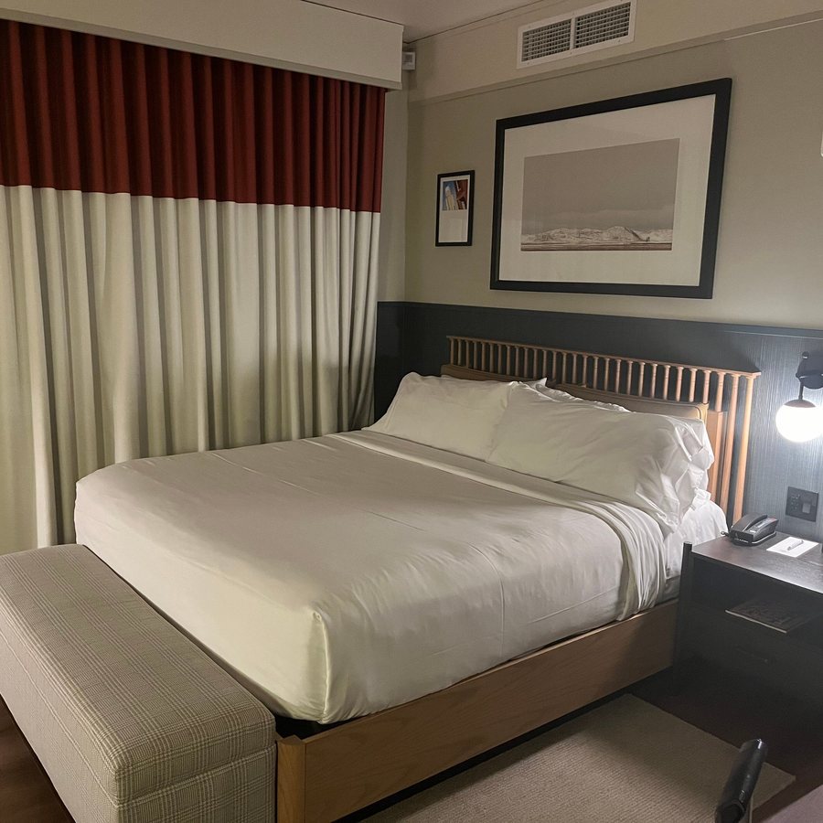 The Scarlet Lincoln a Tribute Portfolio Hotel — Guest room
