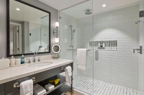 The Seabird Resort — Bathroom