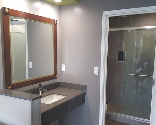 The Seascape Inn — Bathroom