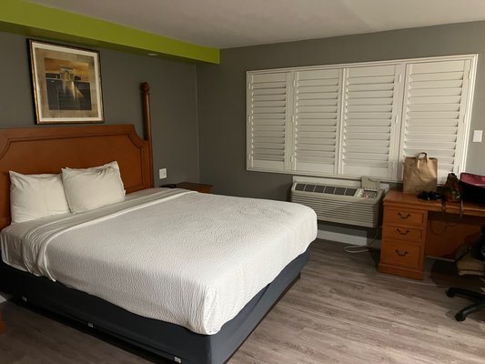 The Seascape Inn — Guest room