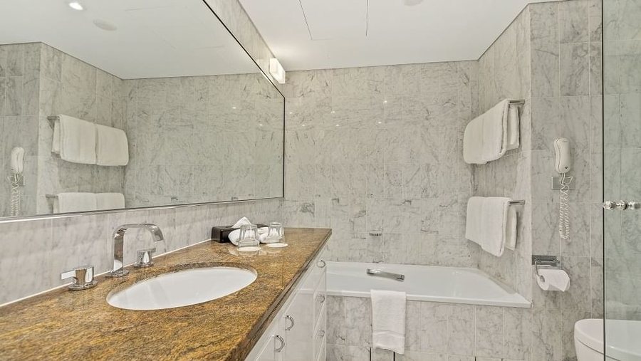 The Sebel Quay West Suites Sydney — Bathroom