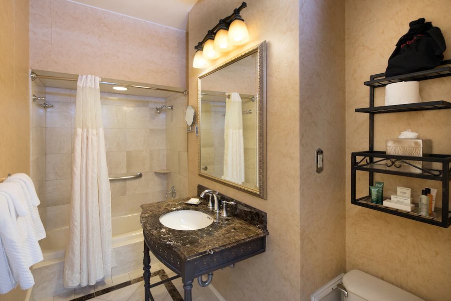 The Seelbach Hilton Louisville — Bathroom