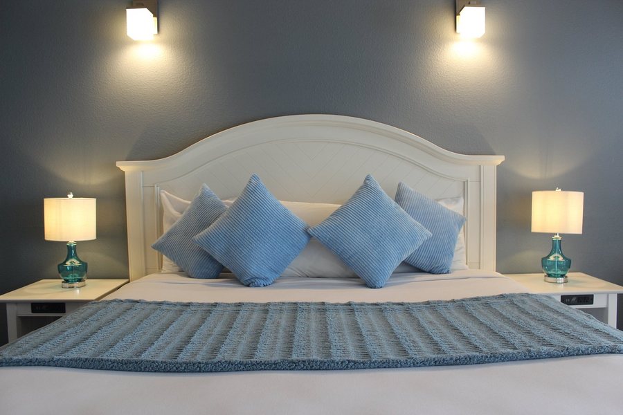 The Shelter Cove Oceanfront Inn — Guest room
