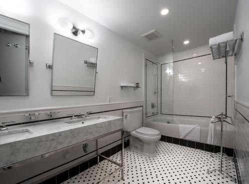 The Shepley South Beach Hotel — Bathroom