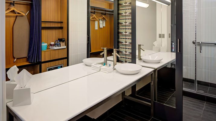 The Siena Hotel Autograph Collection — Bathroom