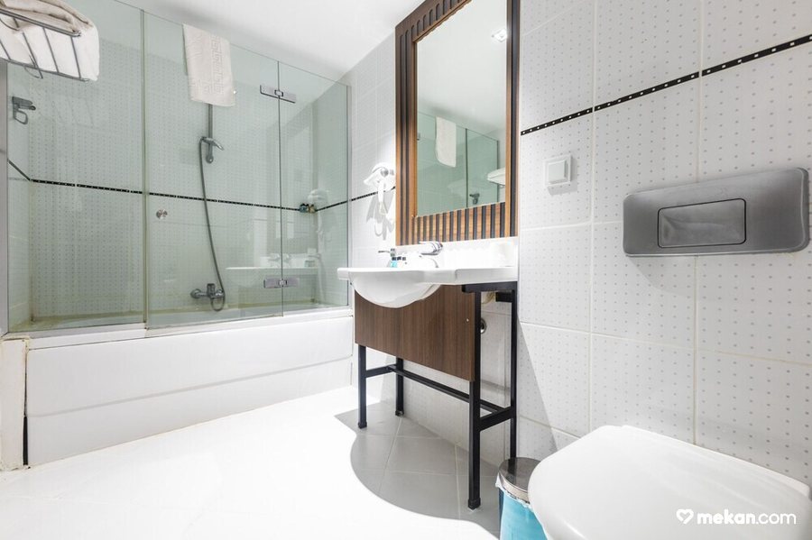 The Sign Degirmen Hotel Istanbul — Bathroom