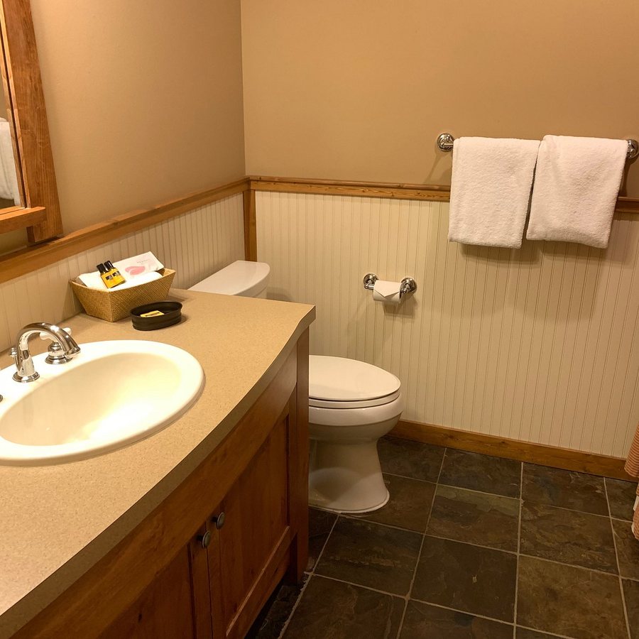 The Silver Lake Lodge — Bathroom