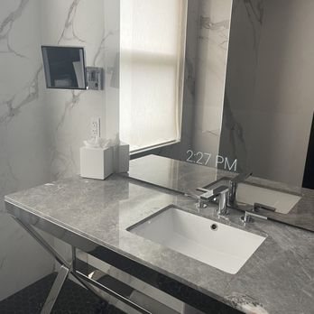 The Sinclair Autograph Collection — Bathroom