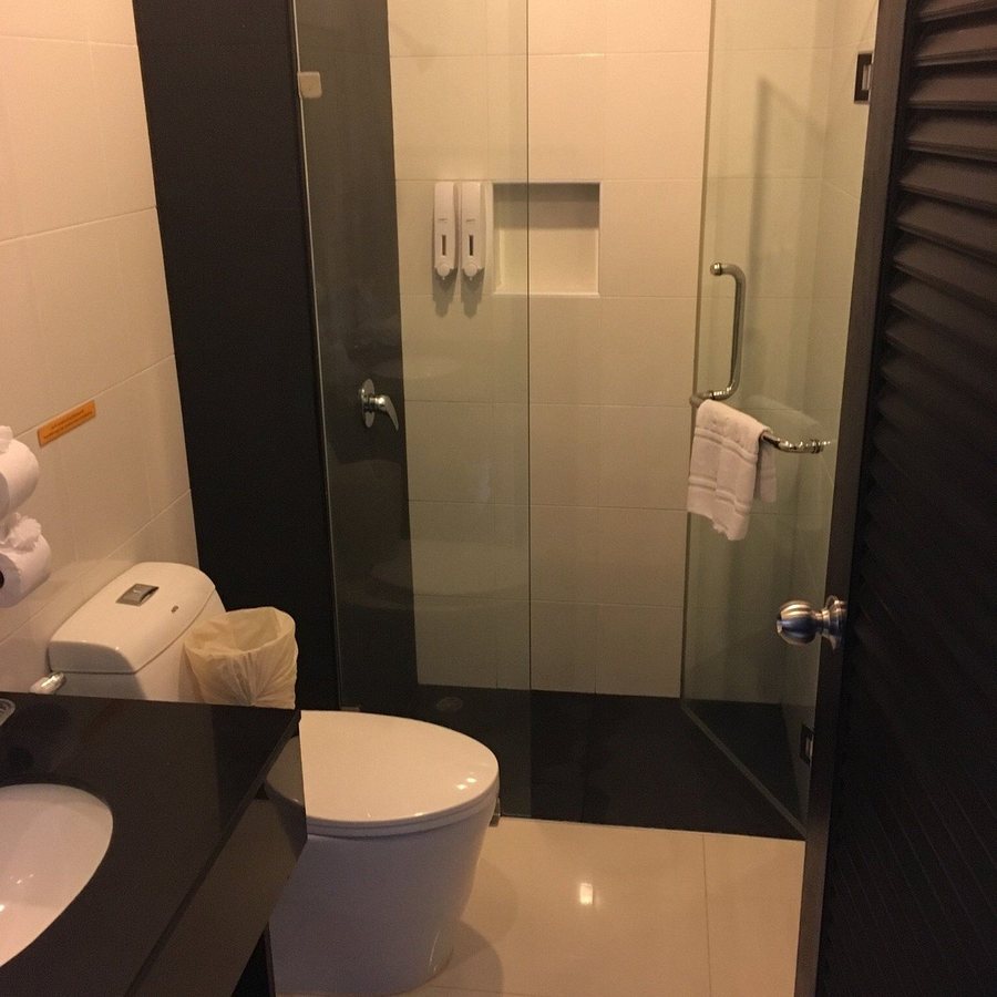 The Sixteenth Naiyang Beach Hotel — Bathroom
