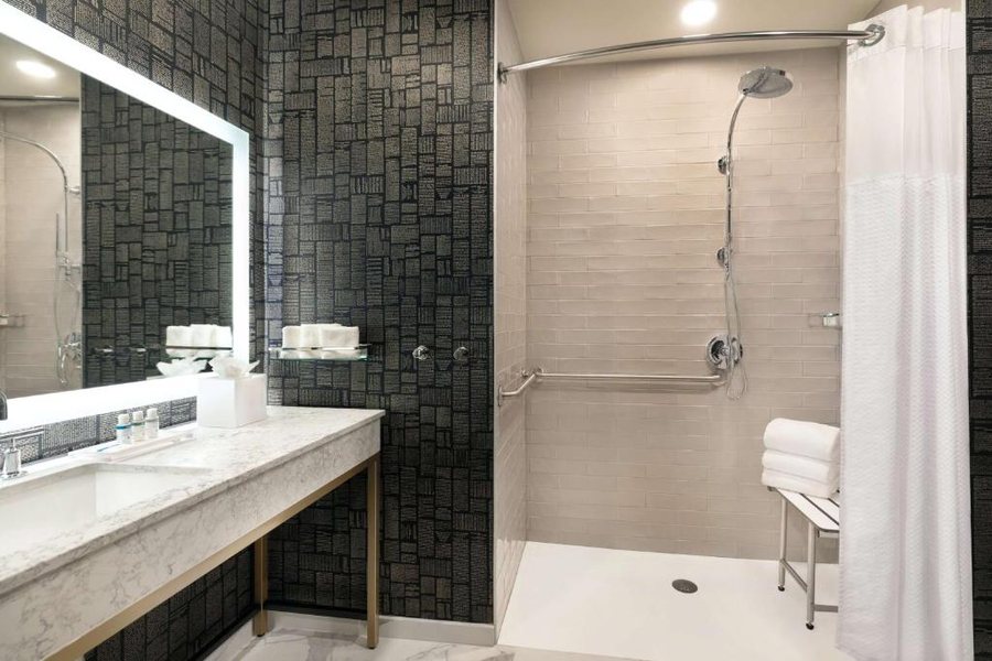 The Slate Hotel Denver Downtown Tapestry by Hilton — Bathroom