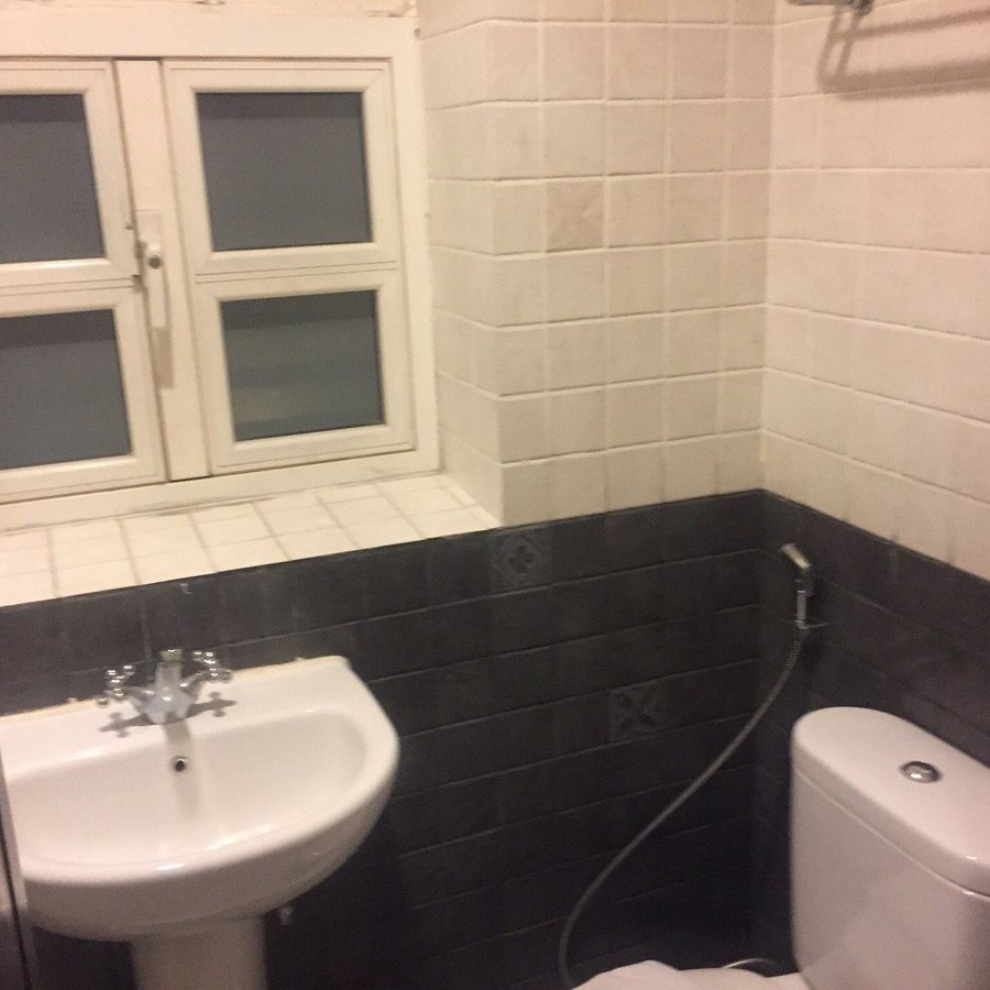 The Snooze Hotel Marine Parade — Bathroom