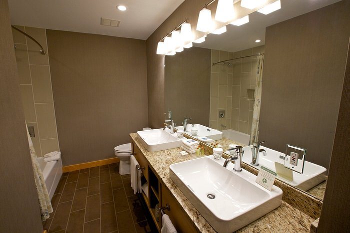 The Snowed Inn — Bathroom