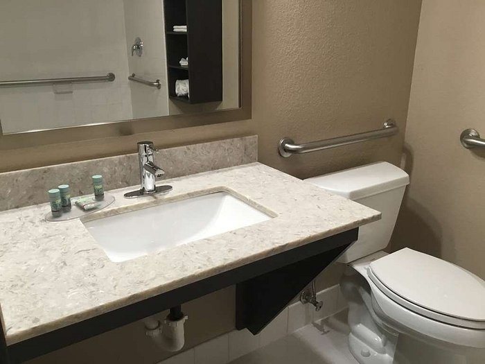 The Snowflake Inn — Bathroom