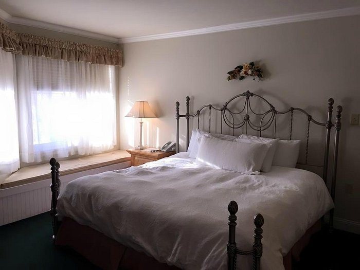 The Snowflake Inn — Guest room