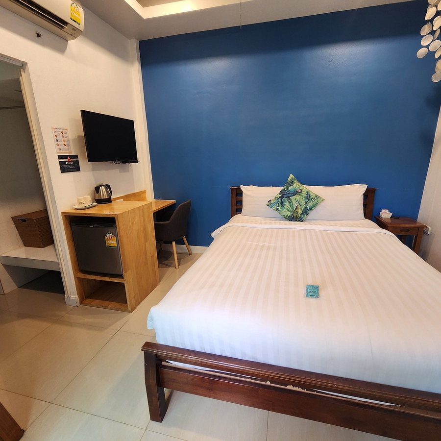 The Snug Airportel — Guest room