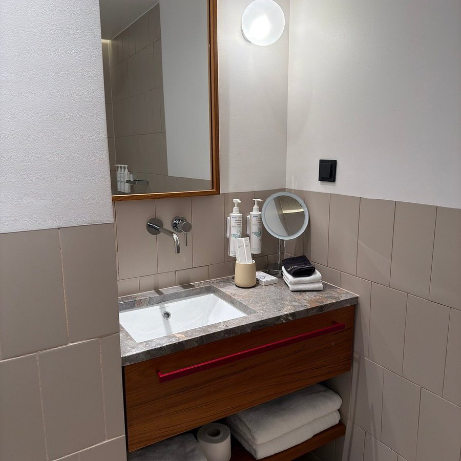 The Social Athens Hotel A Member Of Radisson Individuals — Bathroom
