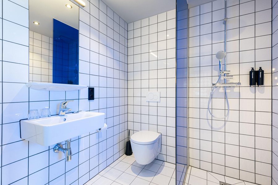 The Social Hub Vienna — Bathroom