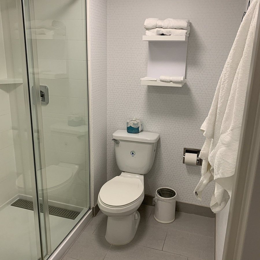 The Sojourn Los Angeles Sherman Oaks Los Angeles California — Bathroom
