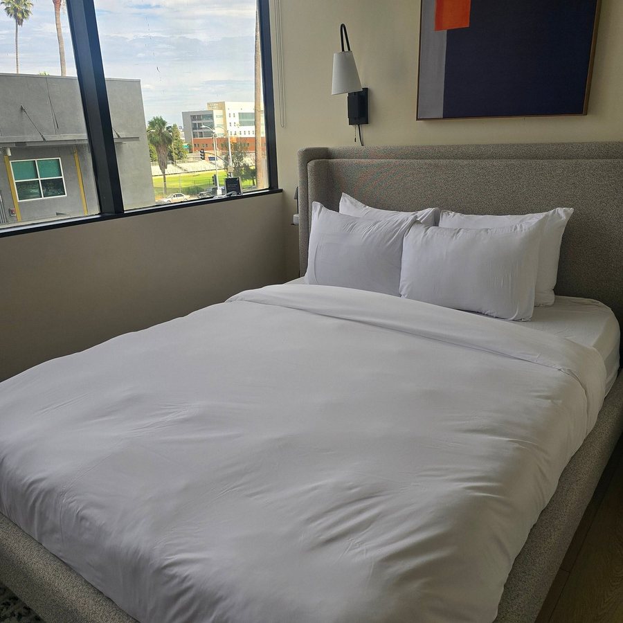The Sojourn Los Angeles Sherman Oaks Los Angeles California — Guest room