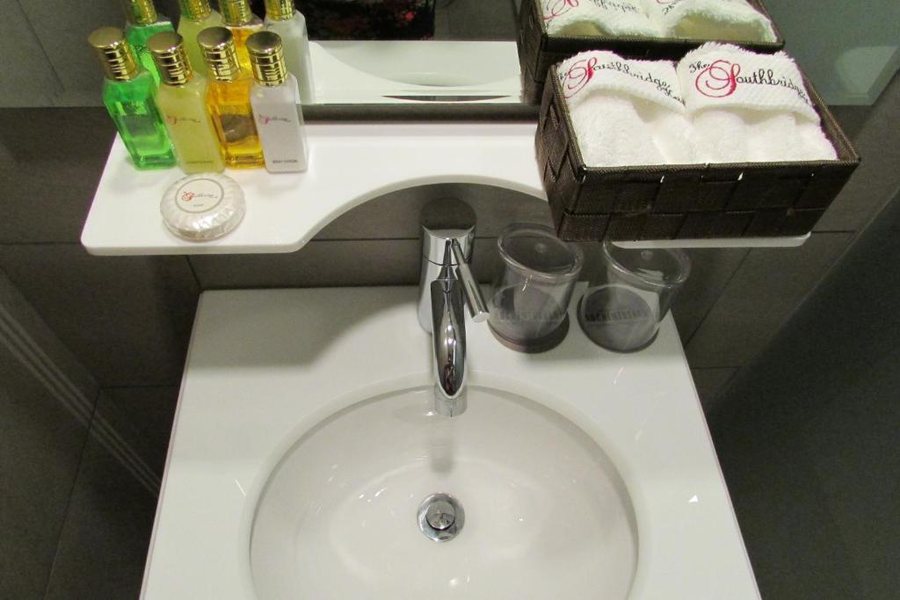 The Southbridge Hotel — Bathroom