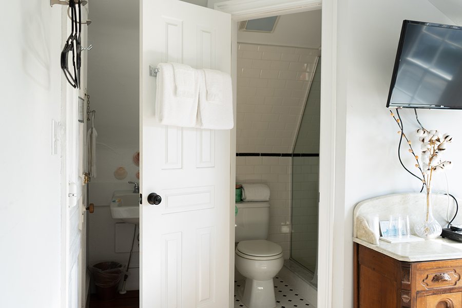 The Southern Mansion — Bathroom