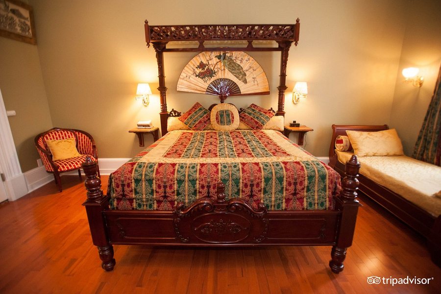 The Southern Mansion — Guest room